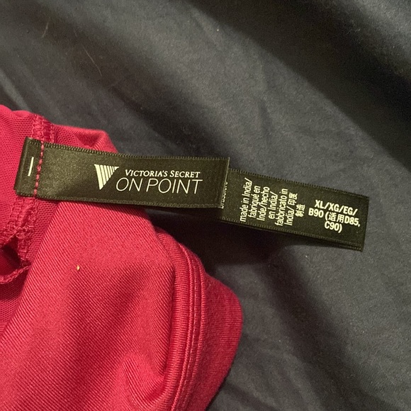 Victoria’s Secret On Point Sports Bra with removable pads NWOT - Picture 3 of 3